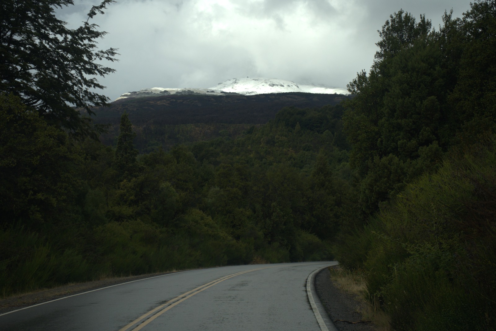 Se registraron lluvias y nevadas en lo alto de los cerros, lo que ayudó a consolidar las tareas de combate.