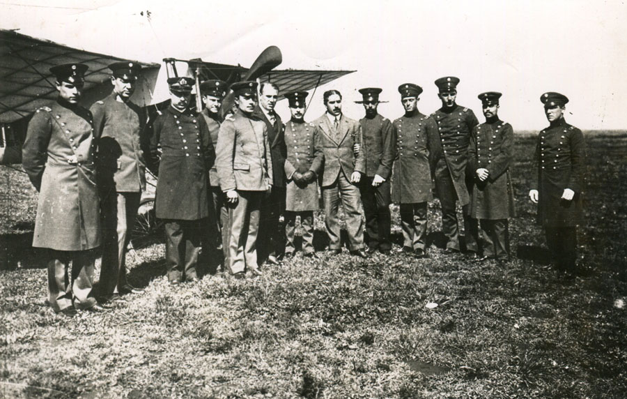 Integrantes del primer curso de la Escuela de Aviación Militar. 1912