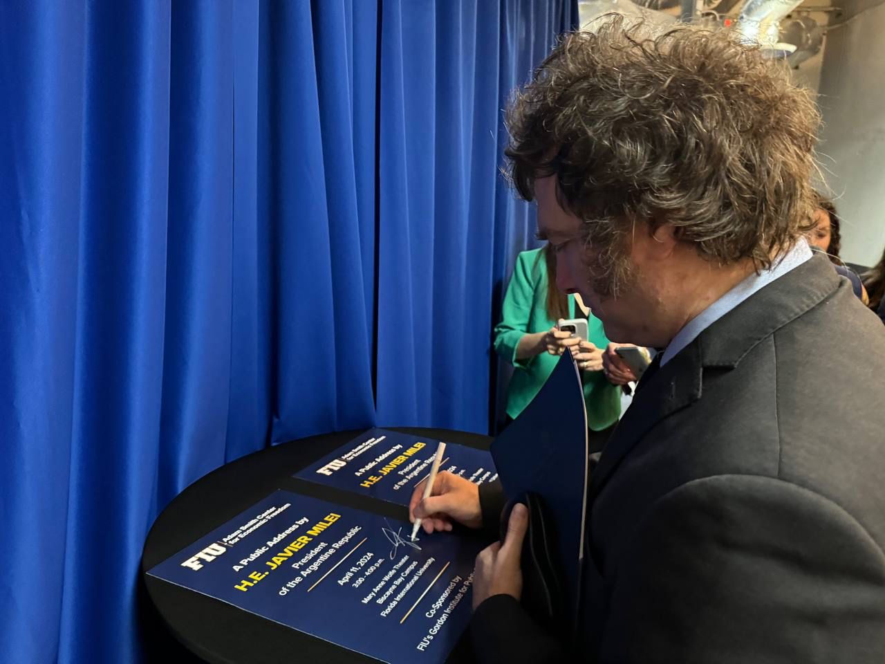 El Presidente asistió al Instituto de Políticas Públicas Jack D. Gordon (FIU)