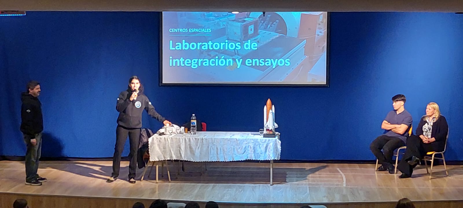 Jornada educativa de la CONAE en Island College
