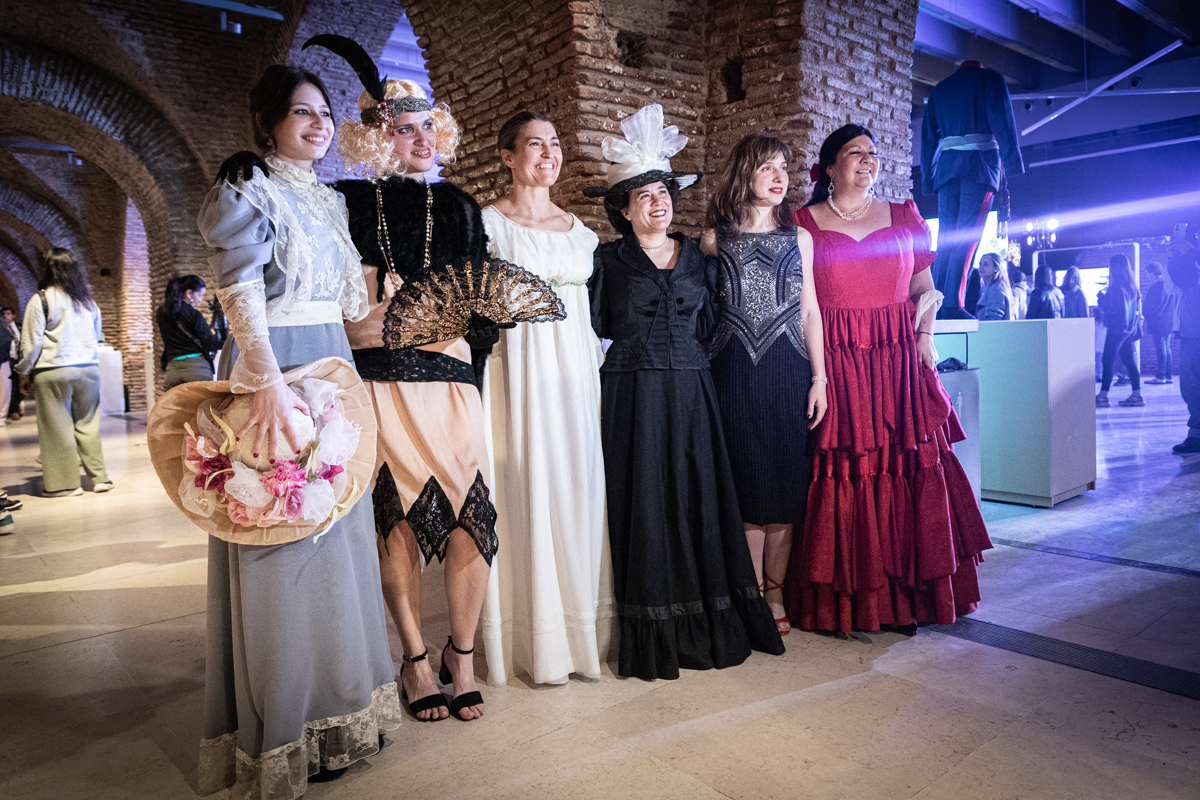 Fotografía de las trabajadoras caracterizadas