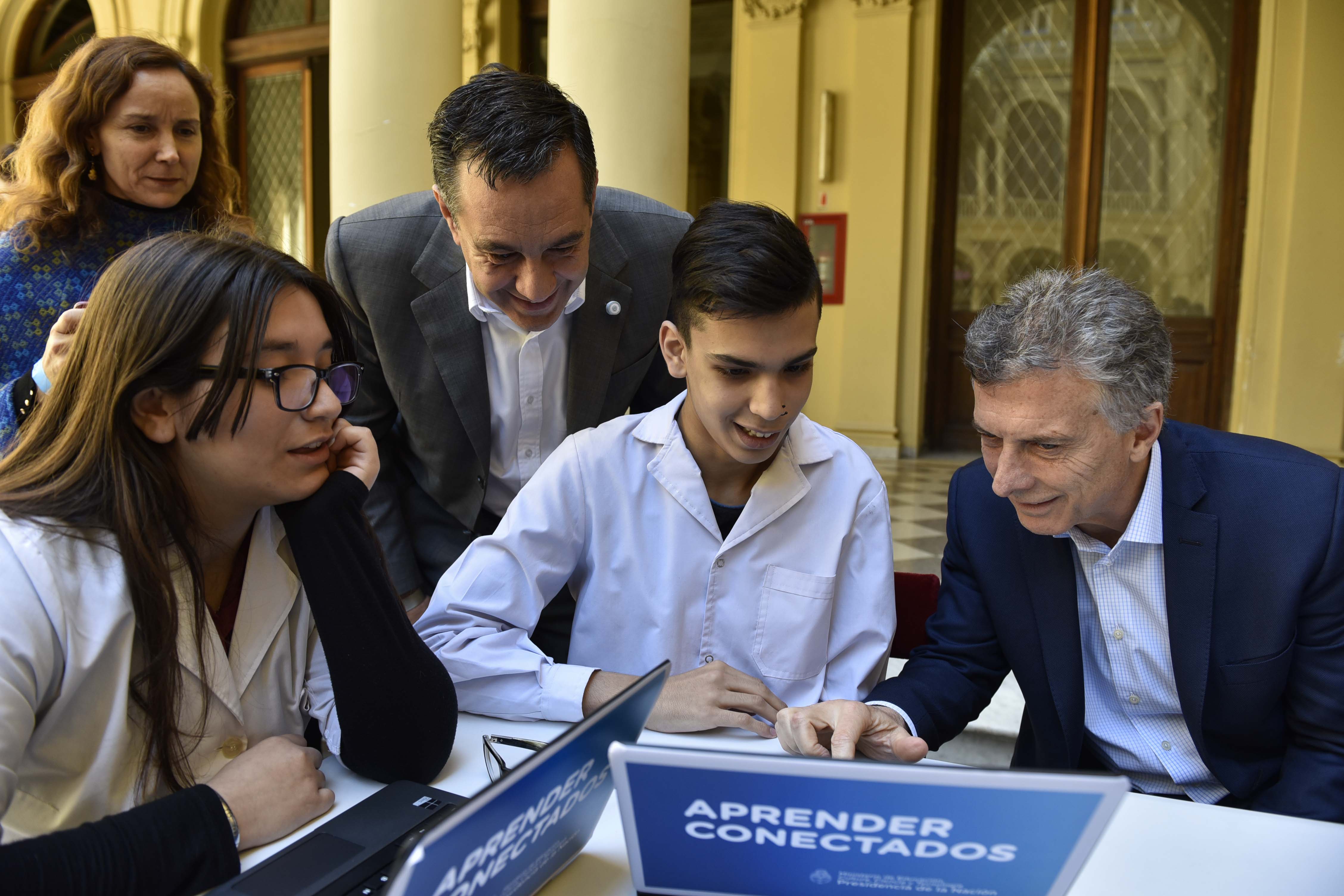 Macri y Finocchiaro dialogaron con chicos programadores en Casa Rosada
