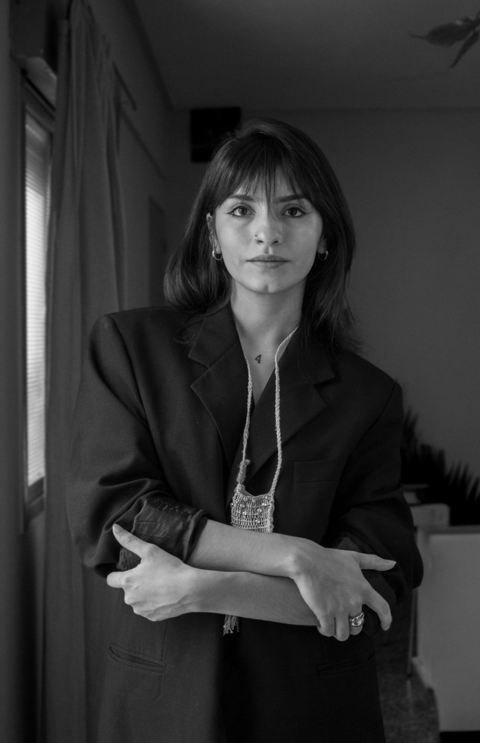 La artista que obtuvo el tercer premio, Lourdes Rivadeneyra, por la obra “Error 404 devoción not found”.