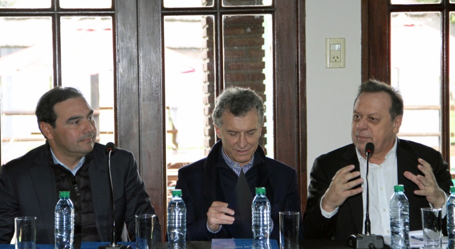 Macri y Ministro Santos en la mesa de turismo regional del NEA