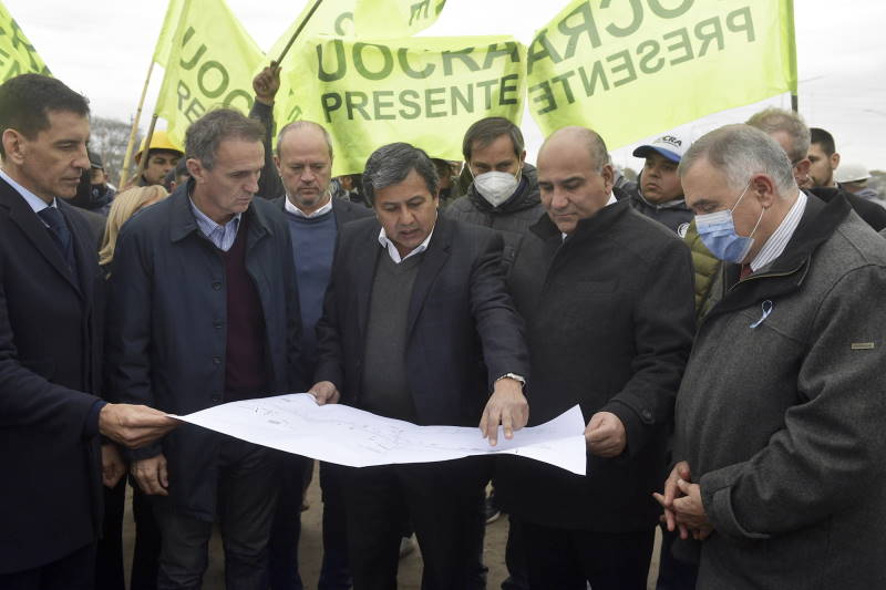 El jefe de Gabinete, junto a Gabriel Katopodis y Osvaldo Jaldo, presentó el plan de obras públicas por más de 90 mil millones de pesos para Tucumán
