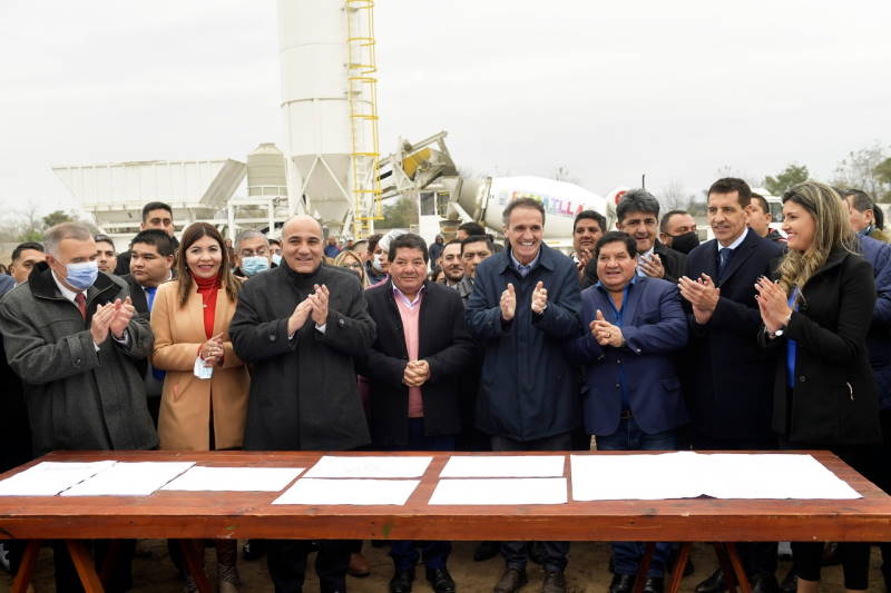 El jefe de Gabinete, junto a Gabriel Katopodis y Osvaldo Jaldo, presentó el plan de obras públicas por más de 90 mil millones de pesos para Tucumán