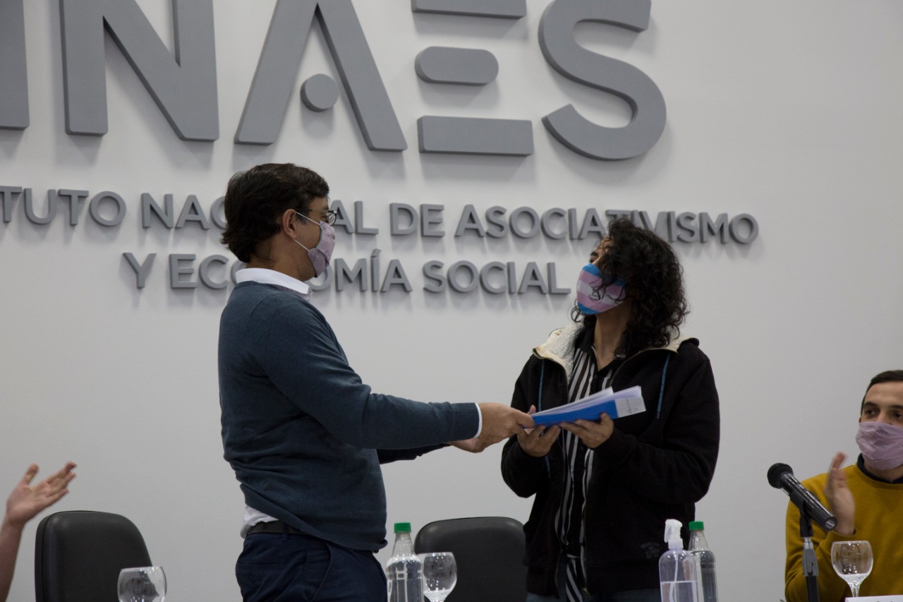 El presidente del INAES entregó la matrícula nacional a la cooperativa ALT.