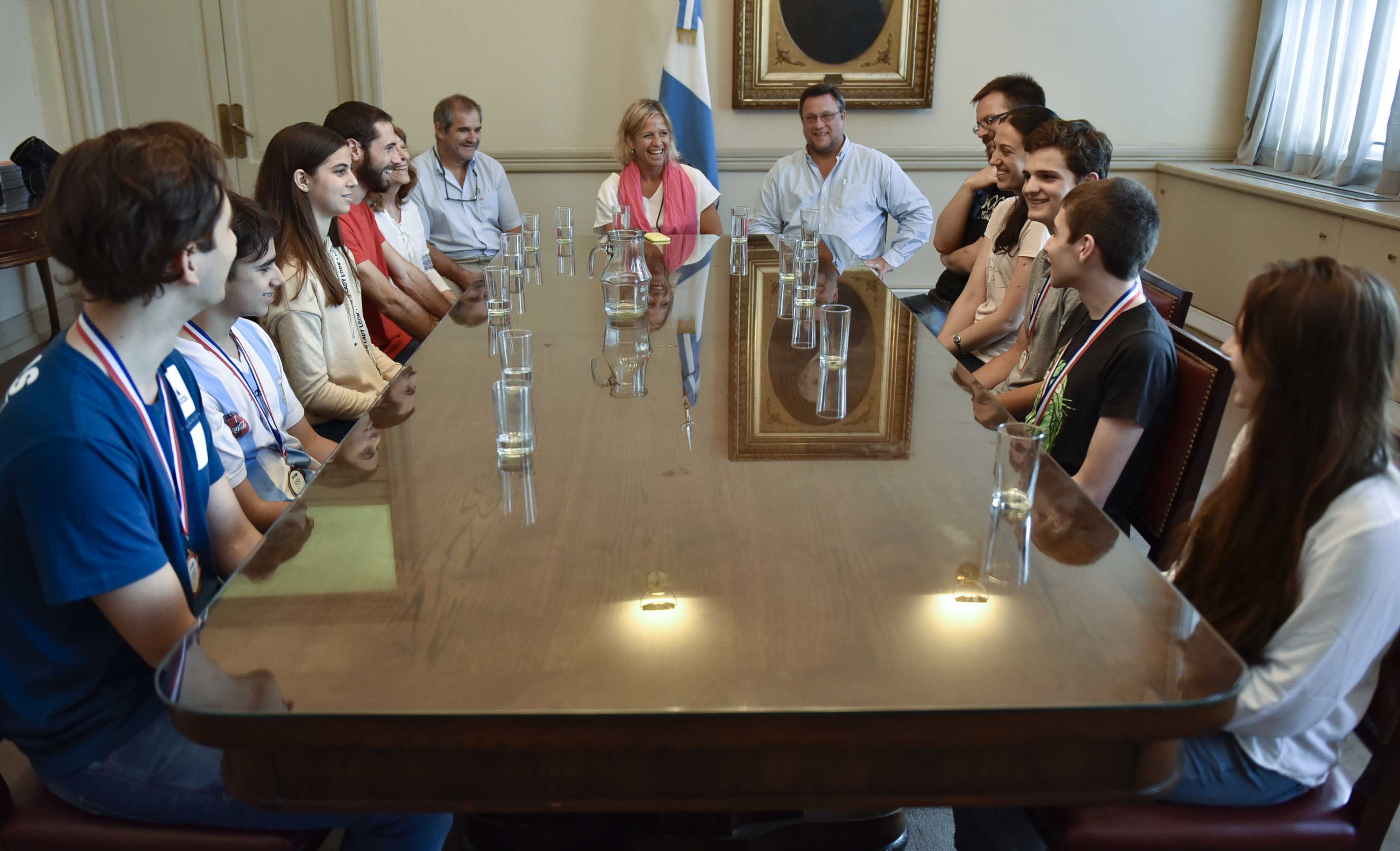 Estudiantes ganadores en Olimpiada Internacional de Ciencias Junior visitaron el Palacio Sarmiento