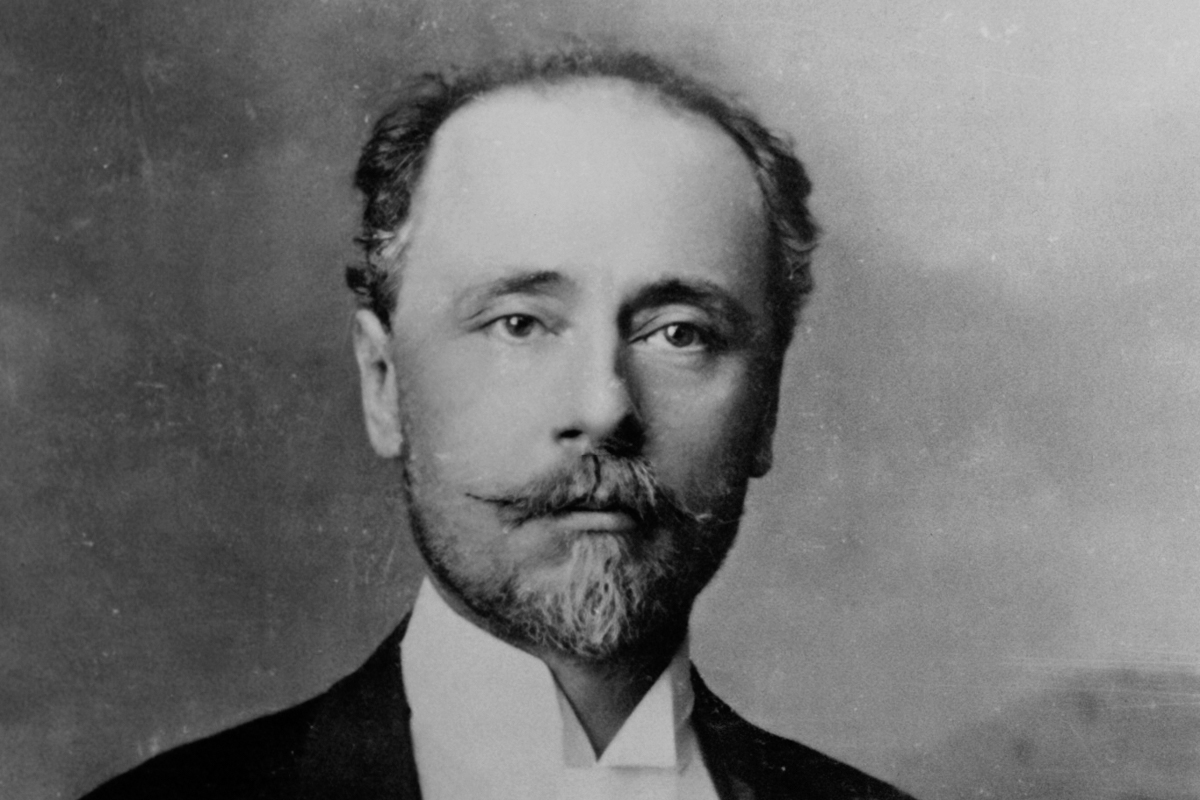 Fragmento de un retrato de Miguel Juárez Celman. La imagen es en blanco y negro. El expresidente se encuentra de frente.