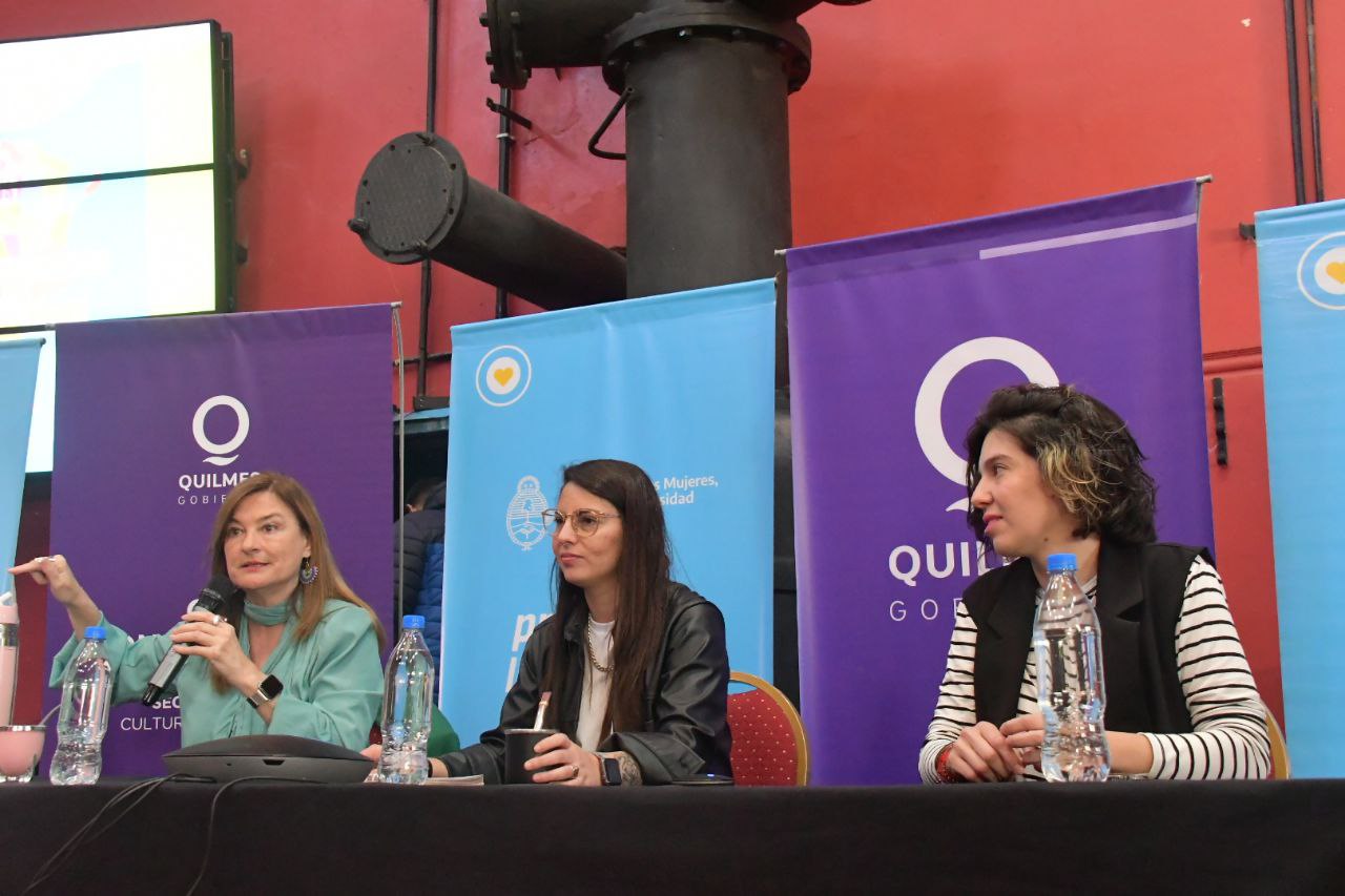 Imagen de Mazzina, Díaz y Cocimano durante el acto de entrega