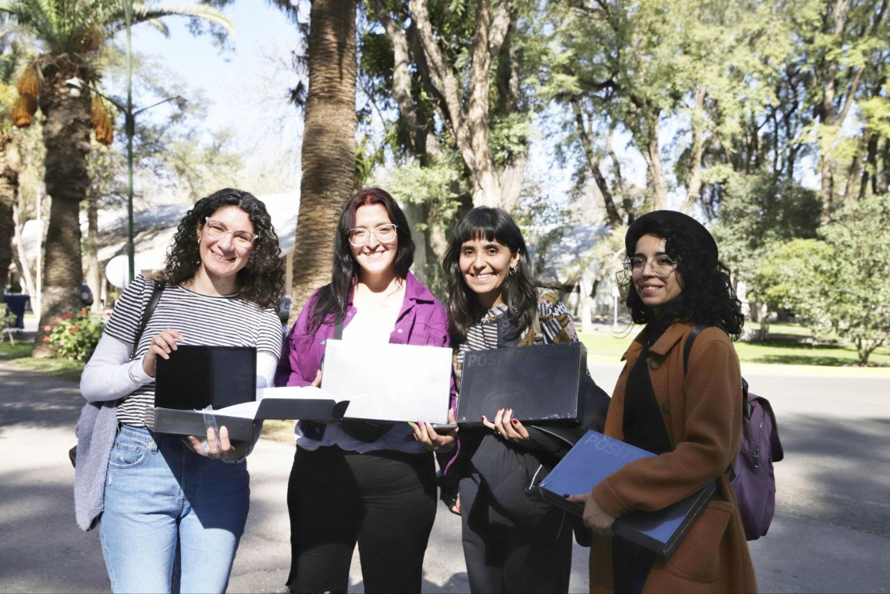 Imagen de cuatro promotoras territoriales con sus tablets