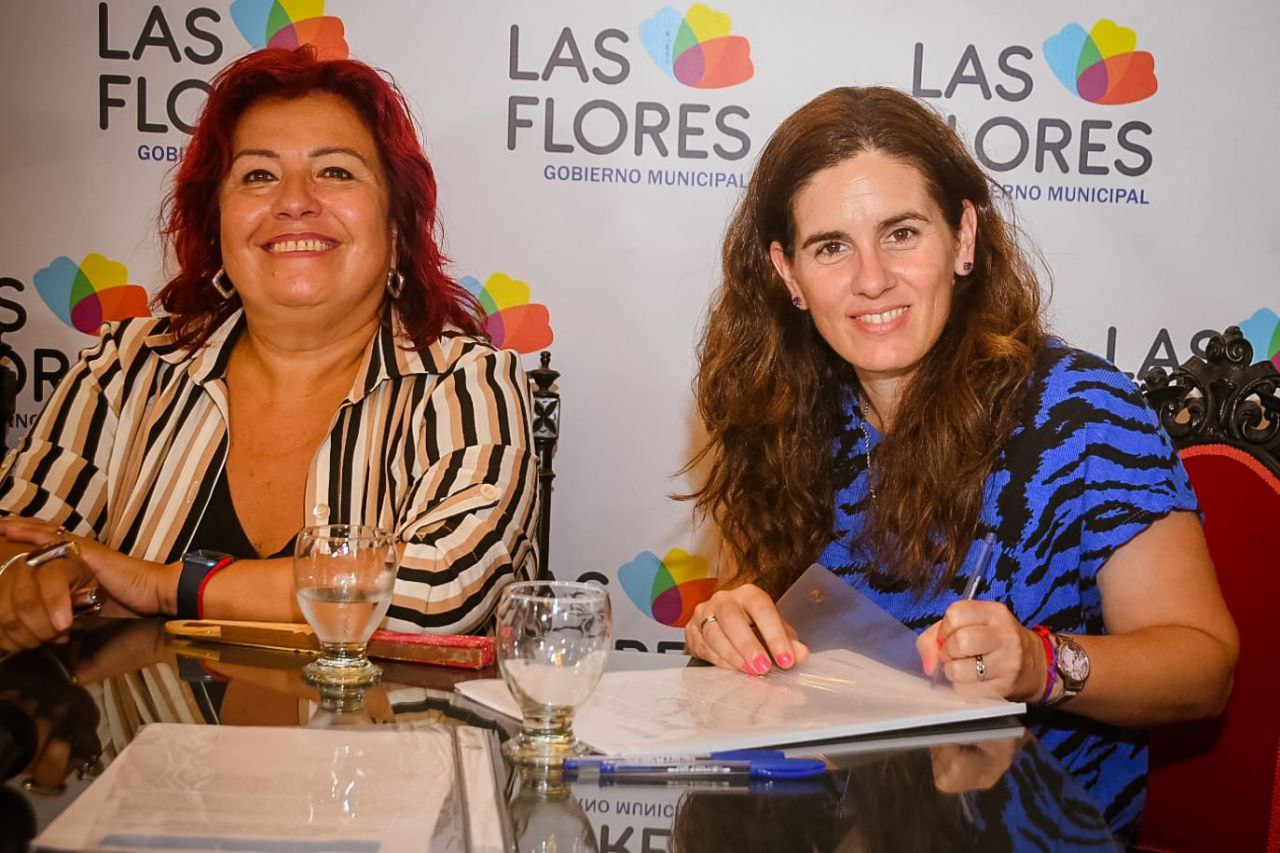 Imagen de Claudia Perugino y Sibila Botti durante la firma del convenio