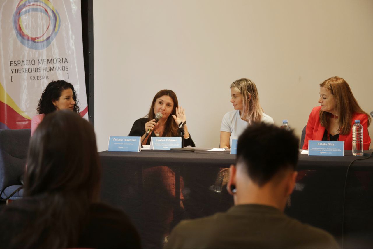 Paulina Calderón en el panel "Participación política de las mujeres y diversidades"