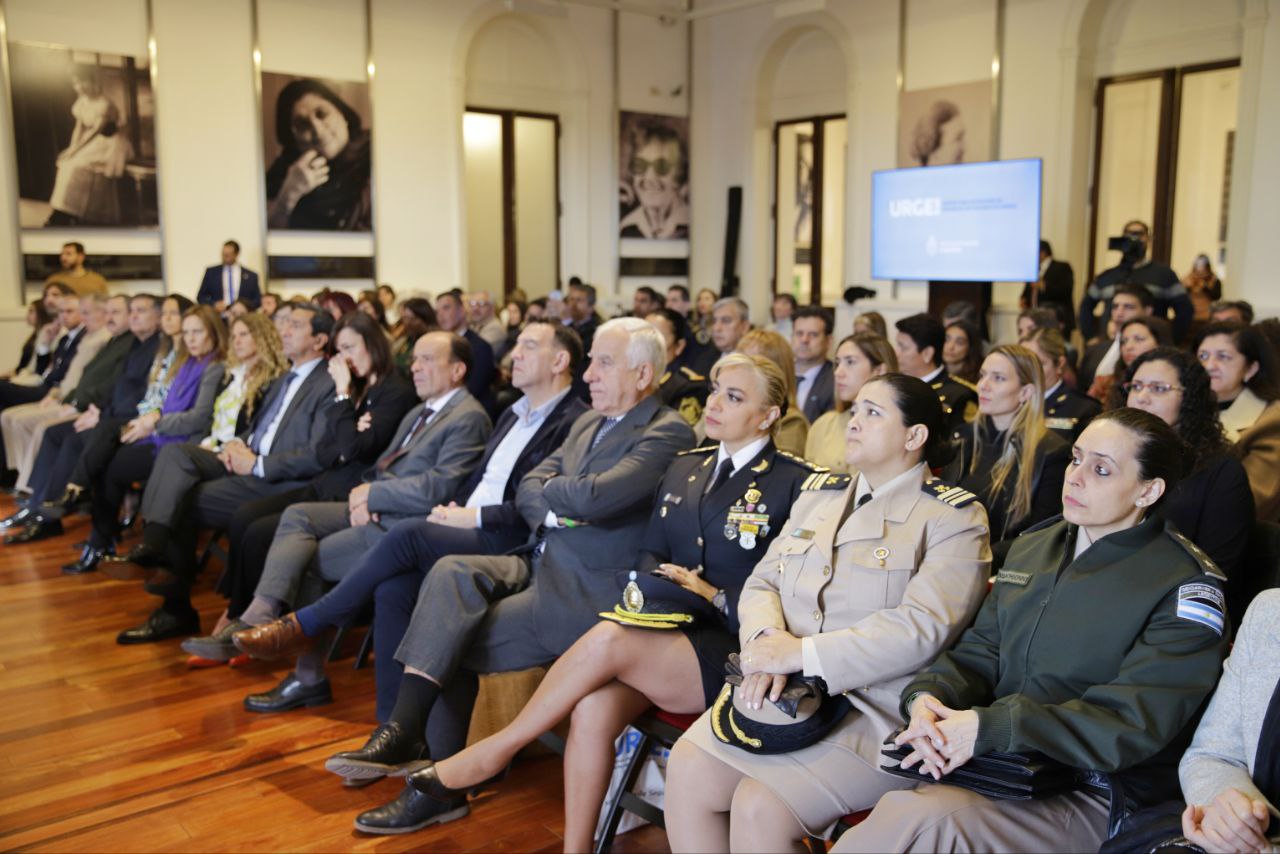 Imagen general de la audiencia que presenció el lanzamiento del Sistema URGE