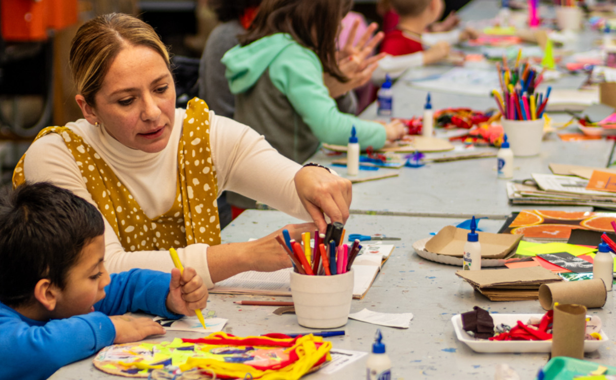 “Travesuras creativas”, este taller de arte para familias es una invitación a conocer el patrimonio del Museo Nacional de Arte Decorativo.
