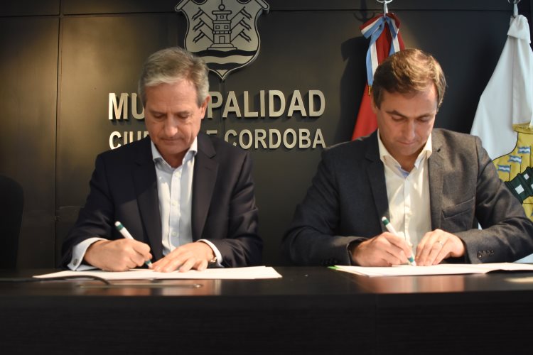 Ibarra y Mestre presentaron el Portal de Gobierno Abierto de la Ciudad de Córdoba y firmaron un convenio para implementar el expediente electrónico en el municipio.
