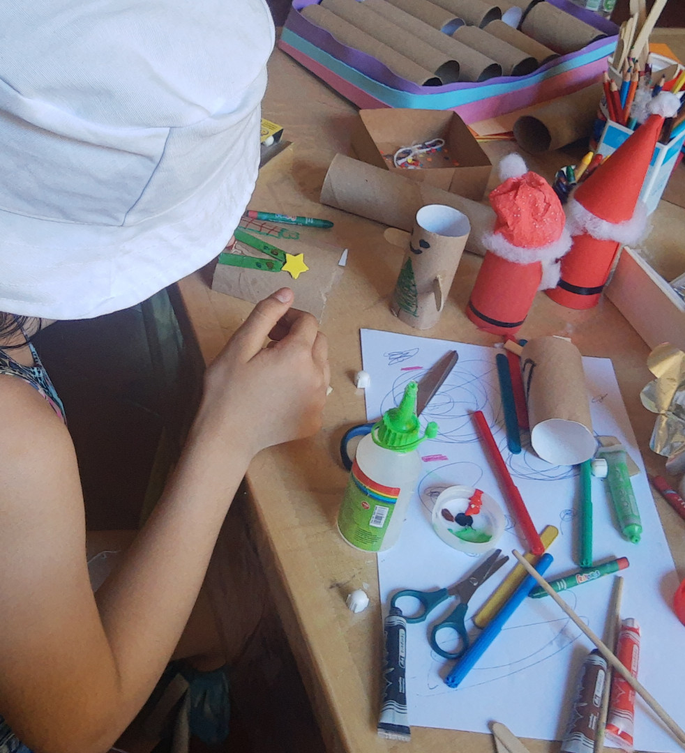 Taller de adornos navideños en el Museo Mitre.