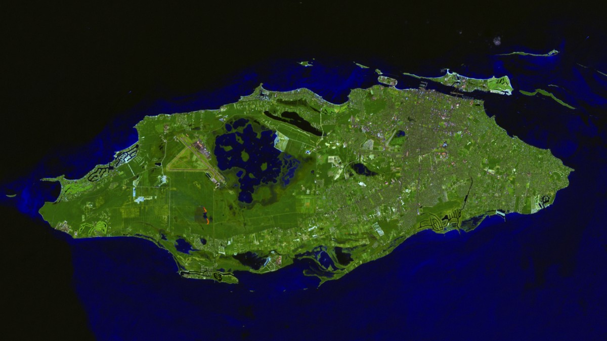 Nassau, Bahamas - Landsat 7 ETM+ - 16 de Marzo de 2002