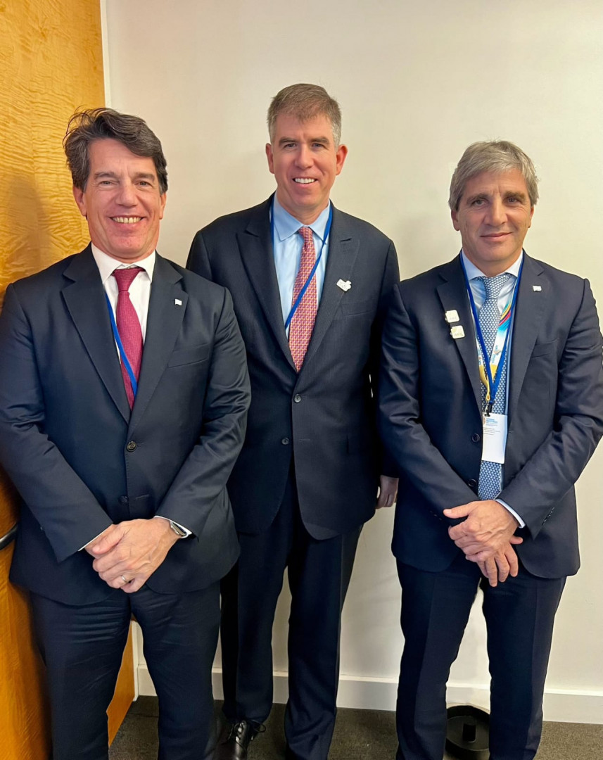 Luis Caputo comenzó su agenda en las Reuniones de Primavera del FMI y el Banco Mundial