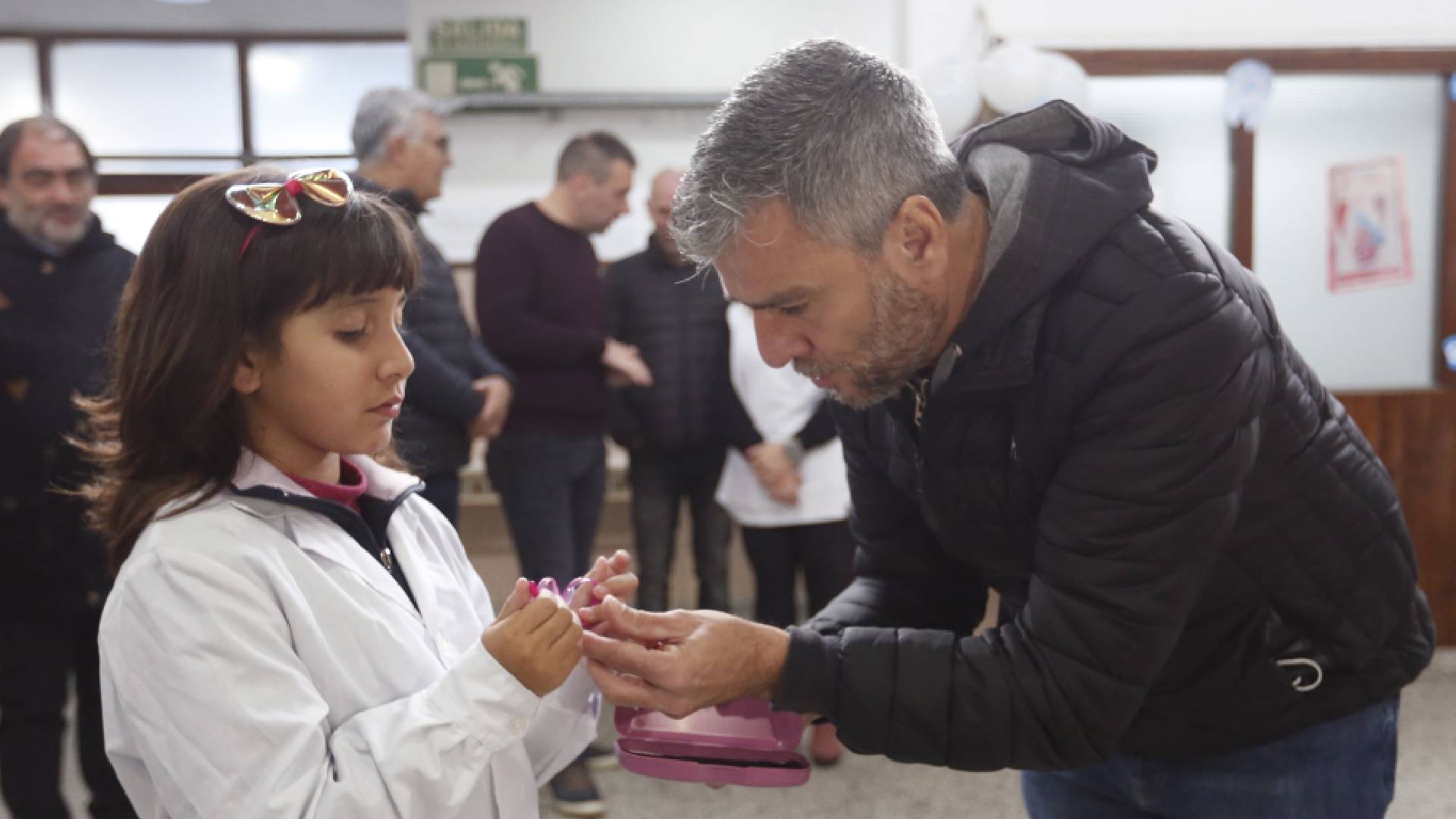 Imágenes de las pintadas a los murales de la memoria.