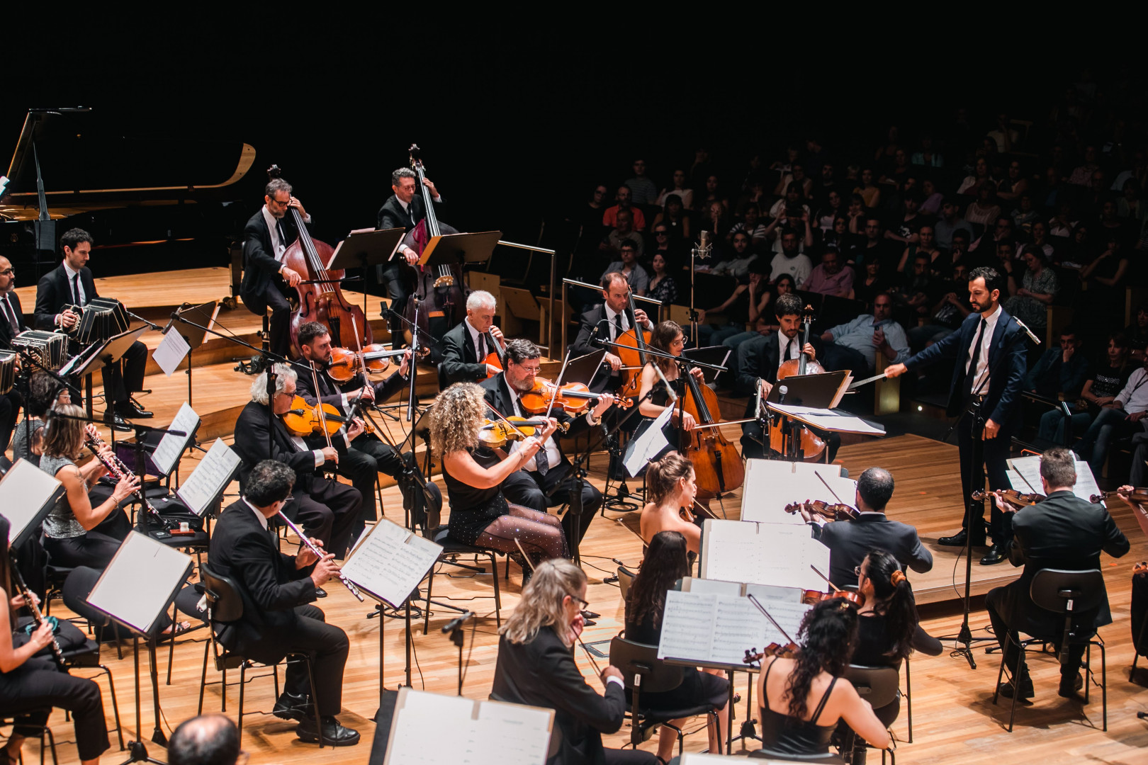 Concierto de clásicos con identidad argentina con la Orquesta Nacional de Música Argentina y Sinfónico. AR, en el Palacio Libertad.