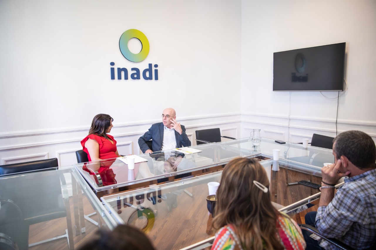 Victoria Donda y Alberto Stella firman el convenio entre el INADI y ONUSida