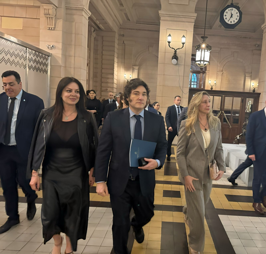 De izquierda a derecha: Leonardo Cifelli, Sandra Pettovello, Javier Gerardo Milei y Karina Milei.