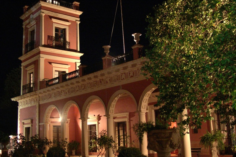 Aventuras de verano en un palacio: expertos en misterios en el Palacio San José