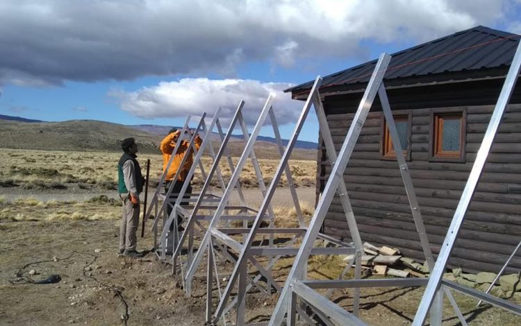 Instalación de paneles solares en los Parques Nacionales.