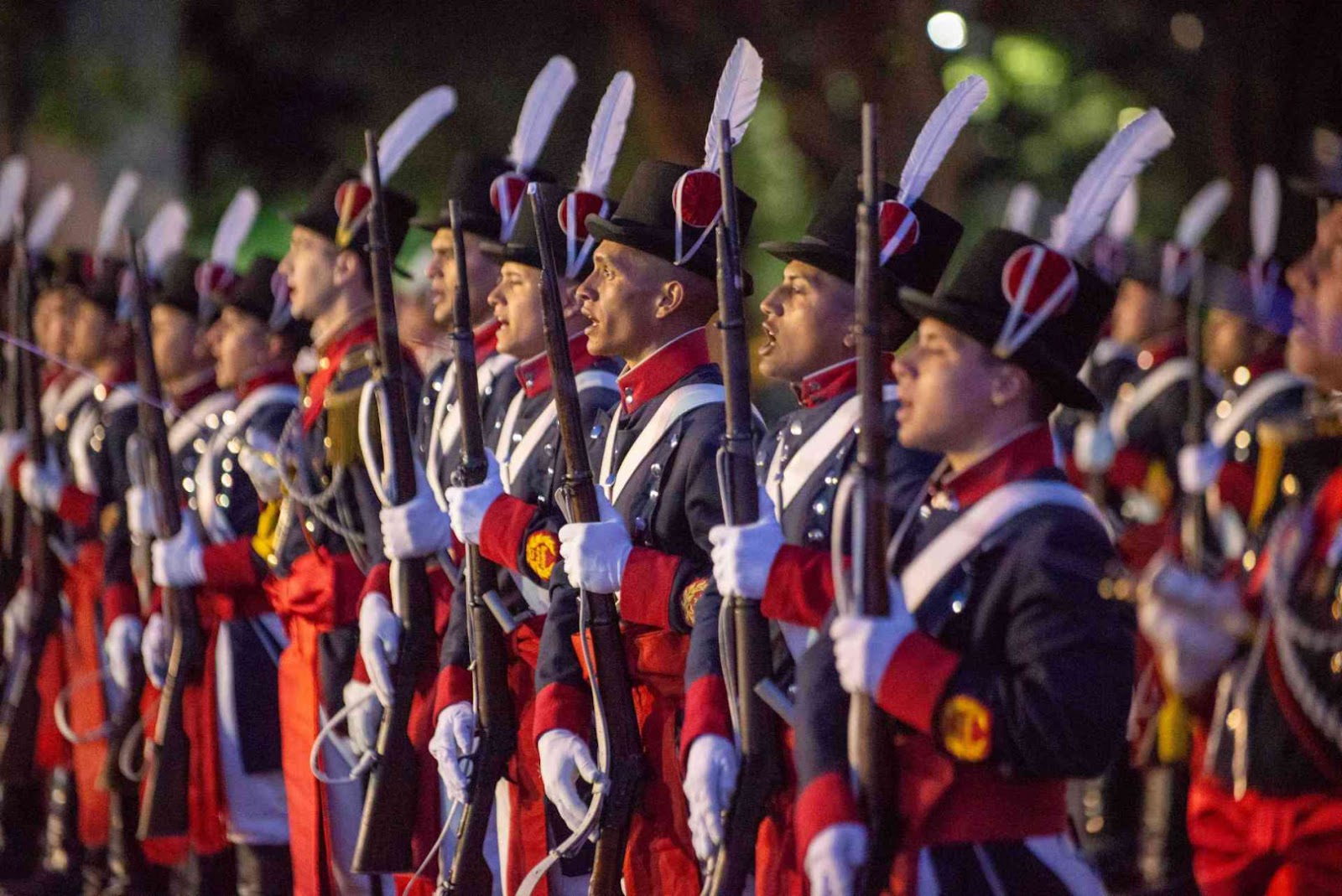 Relevo de guardia en el Cabildo.
