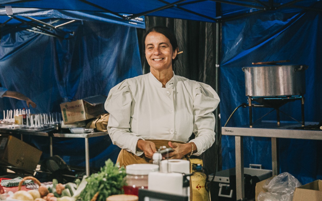 a cocinera y desarrolladora gastronómica, **Paula Comparatore**, elaborará empanadas tehuelches de guanaco cortado a cuchillo con yasgua de rocoto a cocinera y desarrolladora gastronómica, **Paula Comparatore**, elaborará empanadas tehuelches de guanaco cortado a cuchillo con yasgua de rocoto