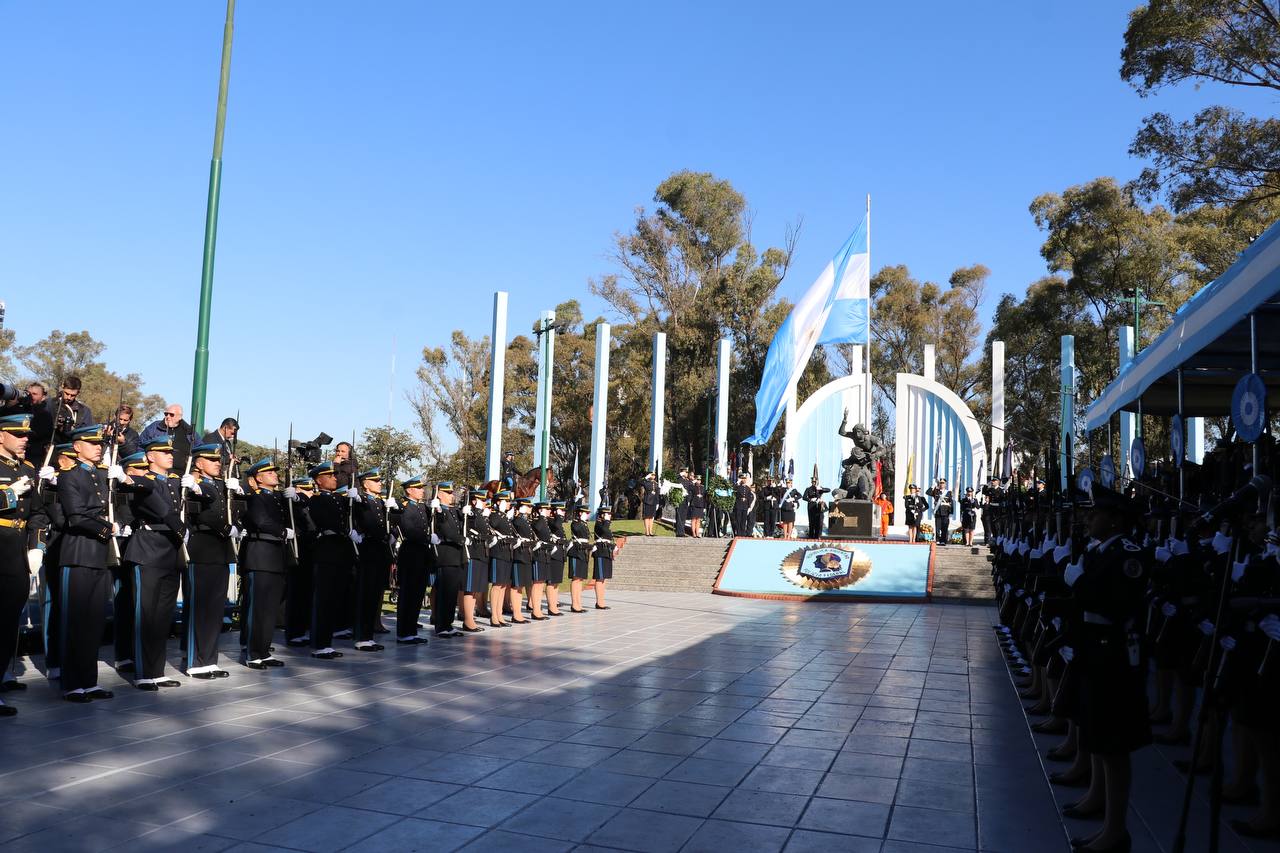 El Presidente Javier Milei encabezó el homenaje a los policías federales caídos en el cumplimiento del deber