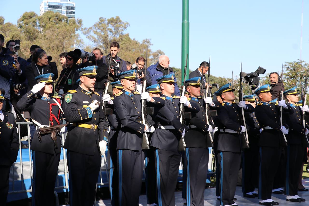 El Presidente Javier Milei encabezó el homenaje a los policías federales caídos en el cumplimiento del deber