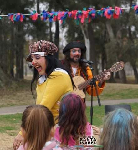 El dúo Pico-Picotero se presenta en el Museo Nacional del Cabildo y la Revolución de Mayo