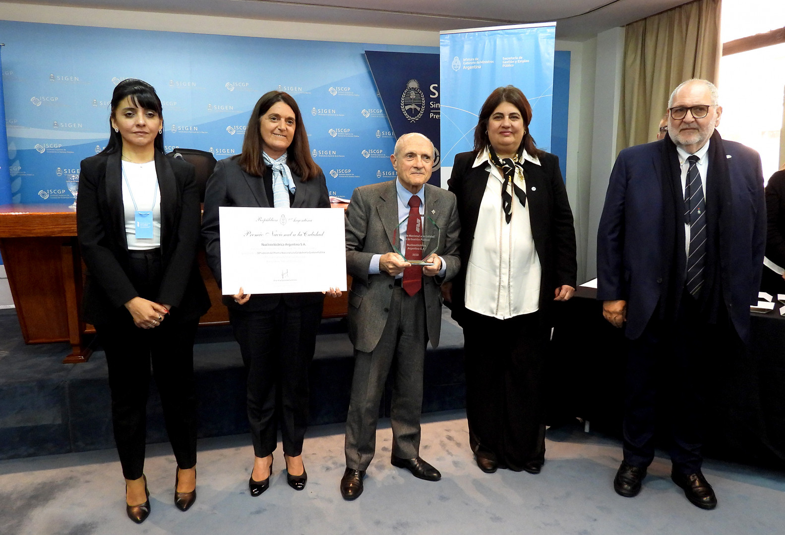 Nucleoeléctrica Argentina S.A recibiendo el Premio Nacional a la Calidad