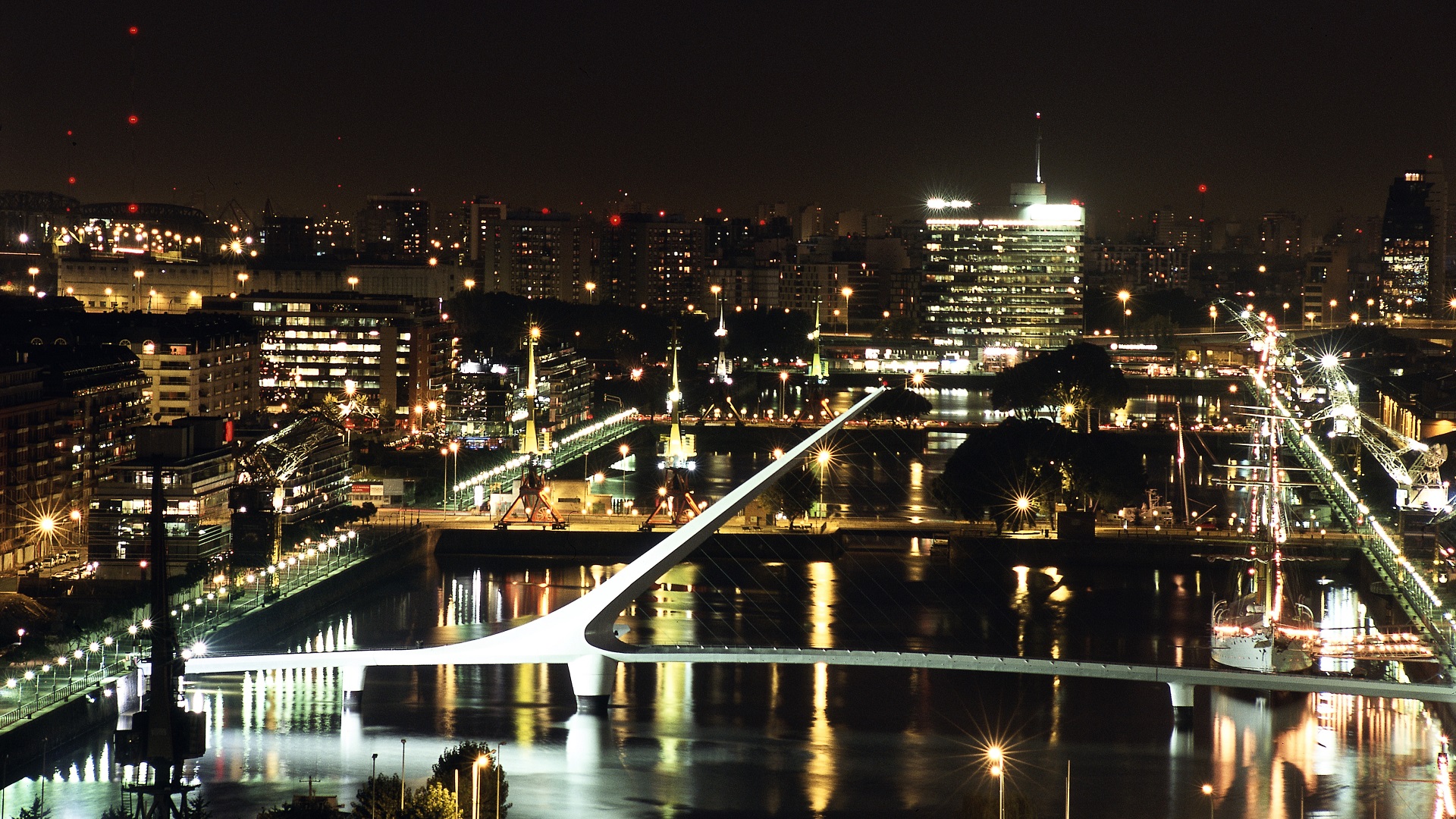 Vista nocturna Puerto Madero