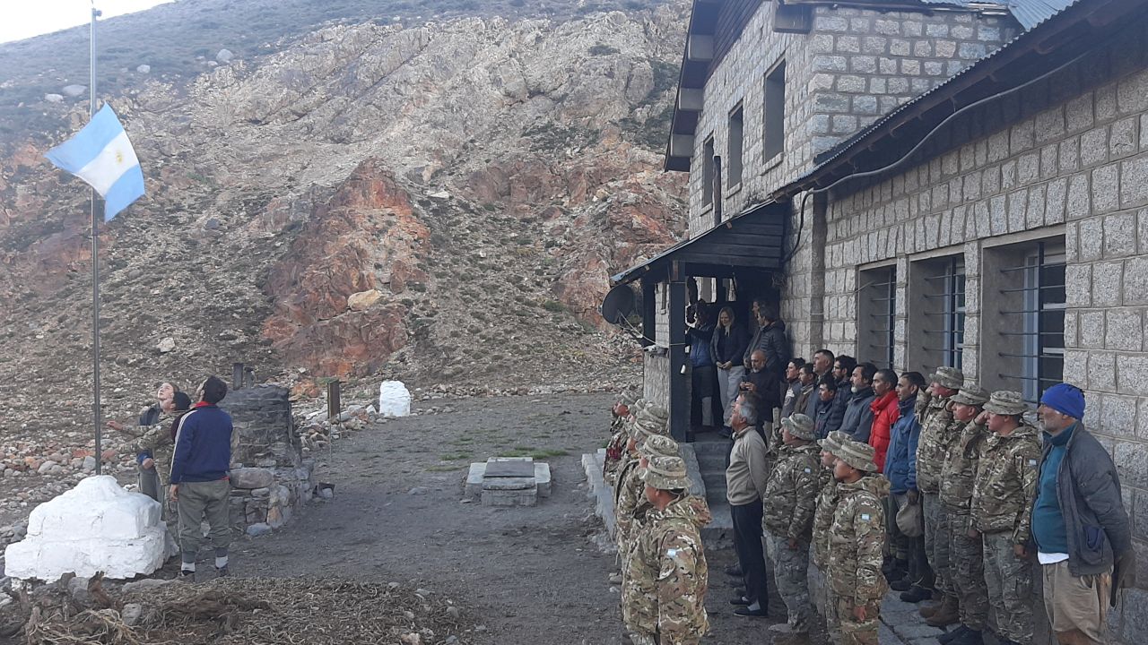 El Batallón de Ingenieros de Montaña 8 asistió a 32 turistas que quedaron varados en la alta montaña