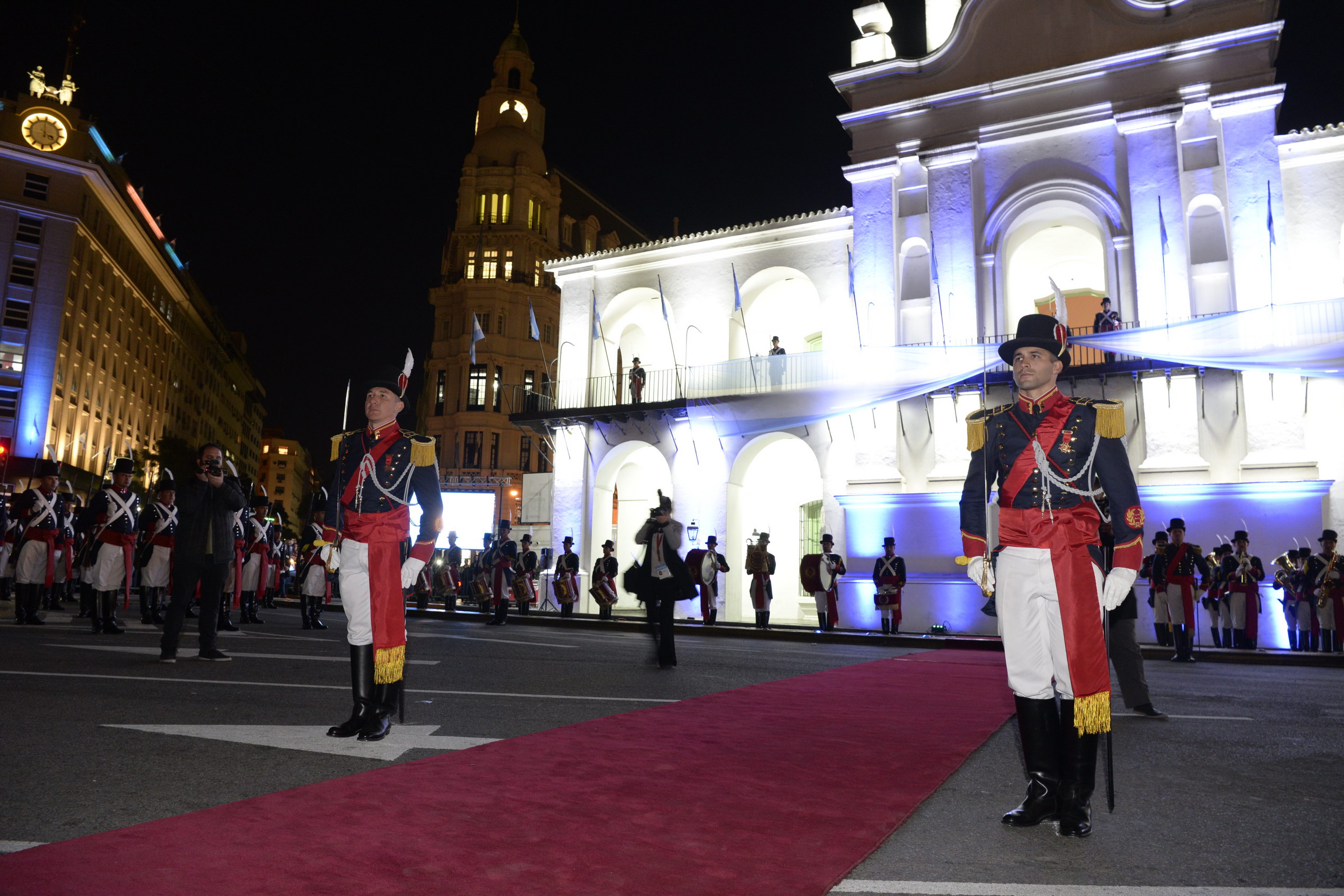 Patricios formados al pie del Cabildo