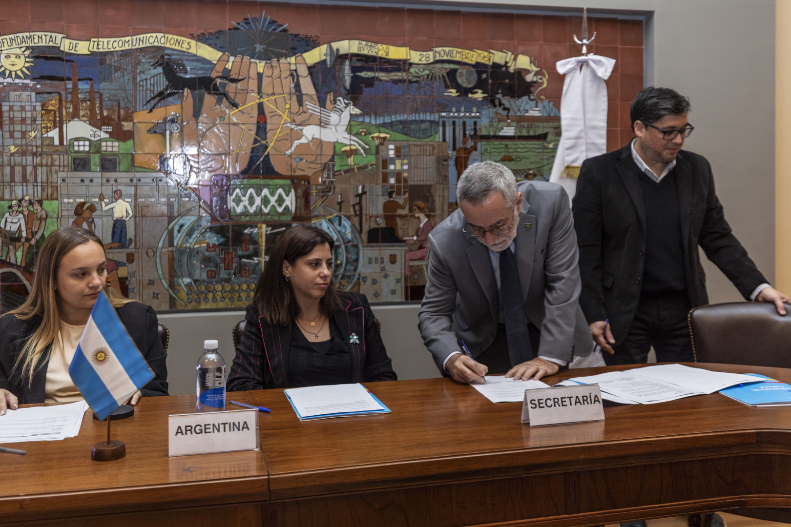 El embajador Julio Glinternick Bitelli de Brasil recibe la Presidencia Pro Tempore