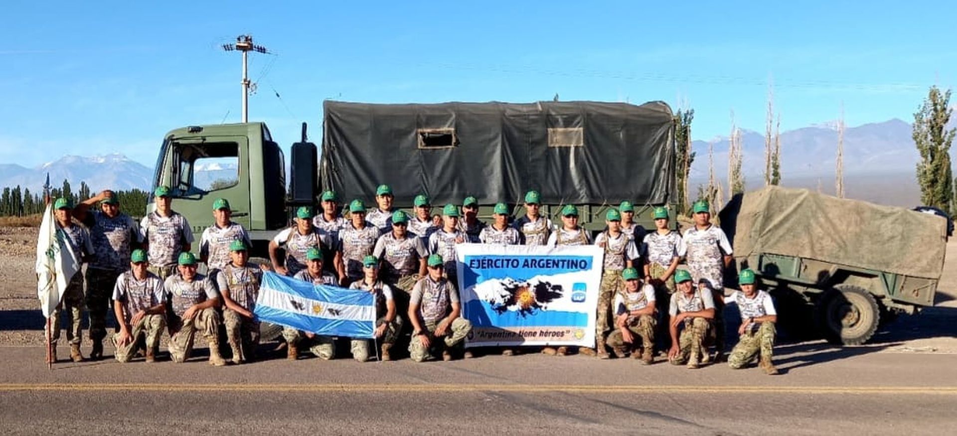 El Regimiento de Infantería de Montaña 22 en un alto del camino