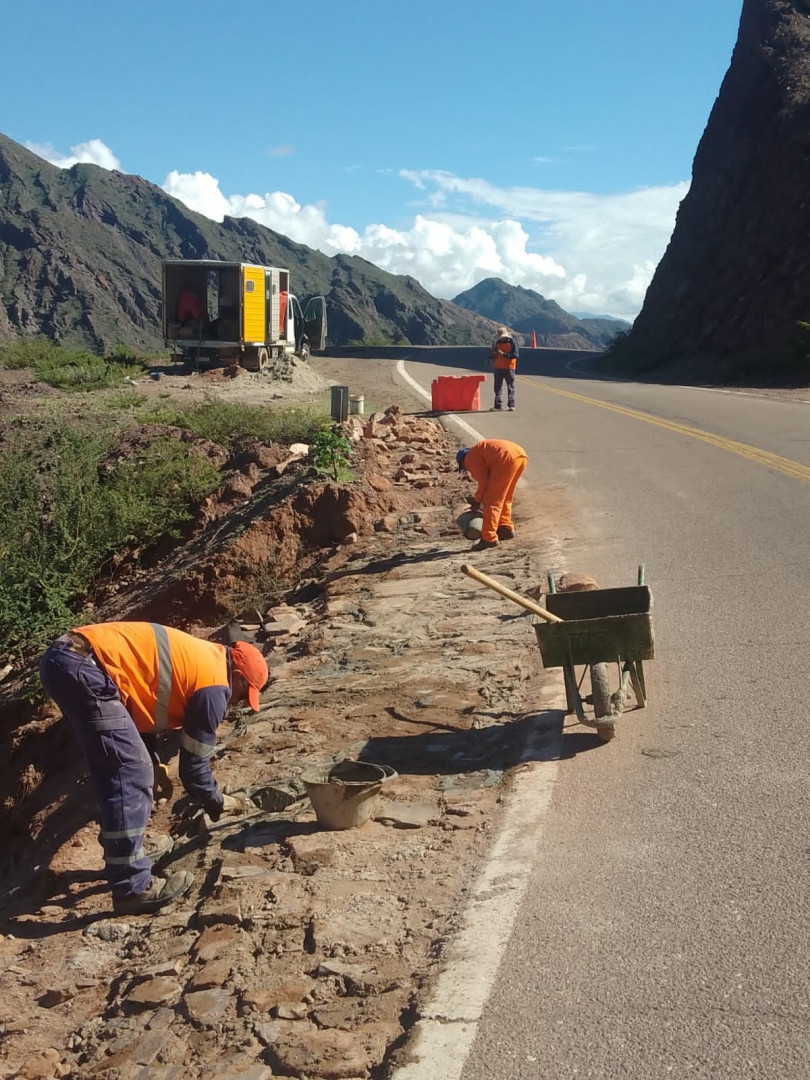 Salta RN68 - Construcción de muro de hormigón Km 54