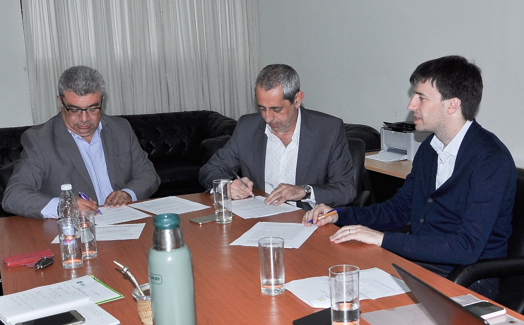 Rúbrica del convenio de cooperación y asistencia técnica entre Modernización, Corrientes y CIPPEC