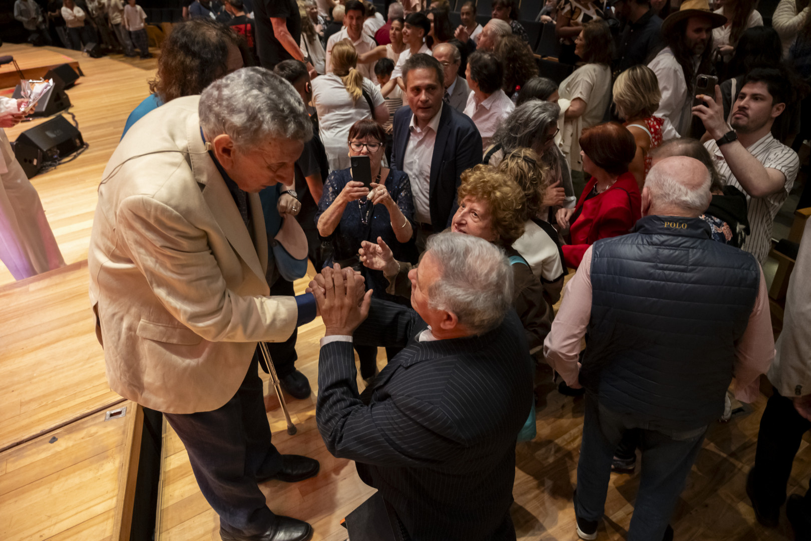 Landriscina saludando al público al finalizar la presentación
