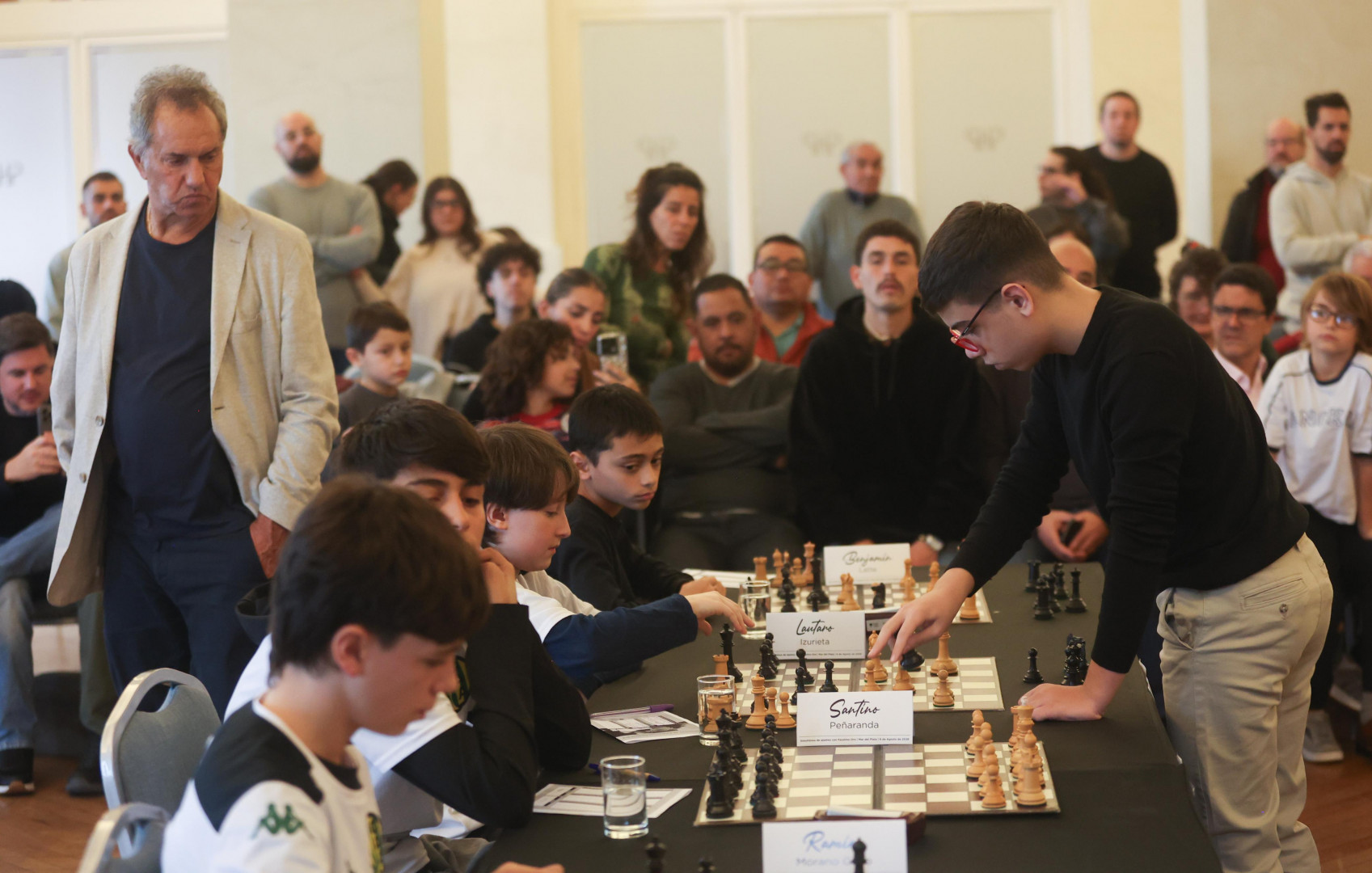 Faustino Oro durante una jornada de simultáneas en Mar del Plata en agosto de 2026, imagen de archivo