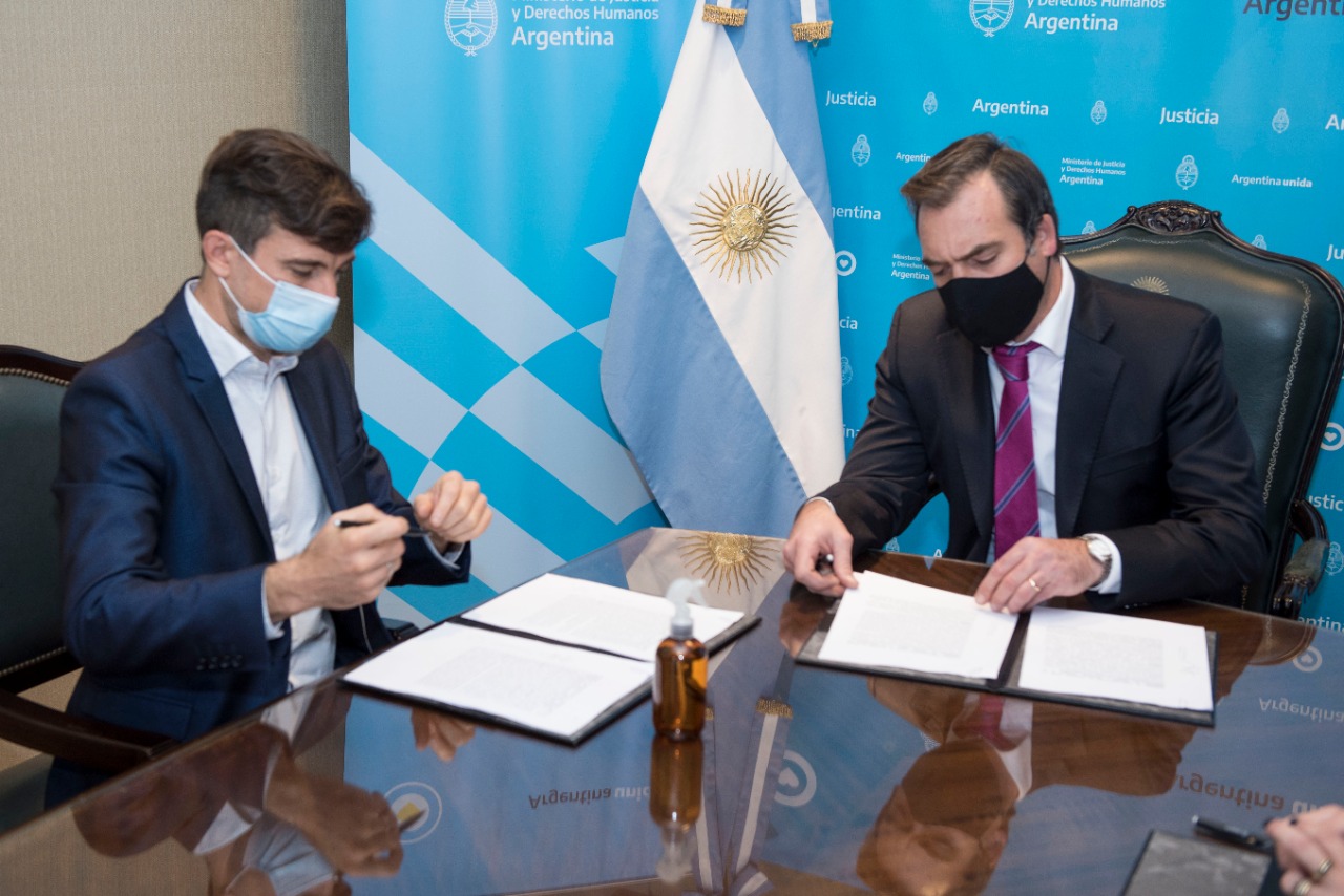 Soria firmó convenio con Morón para simplificar  trámites de automotor