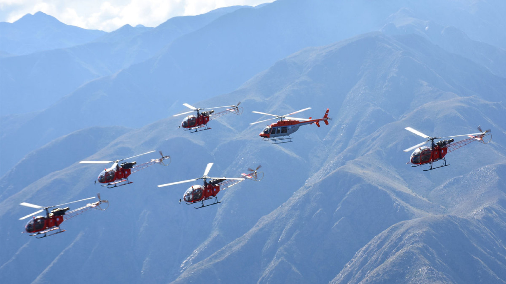 Con 5 helicópteros SA 315B Lama, el Escuadrón de Búsqueda y Rescate en alta montaña acrecienta su operatividad 2024-puesta-en-servicio-5to-lama-01