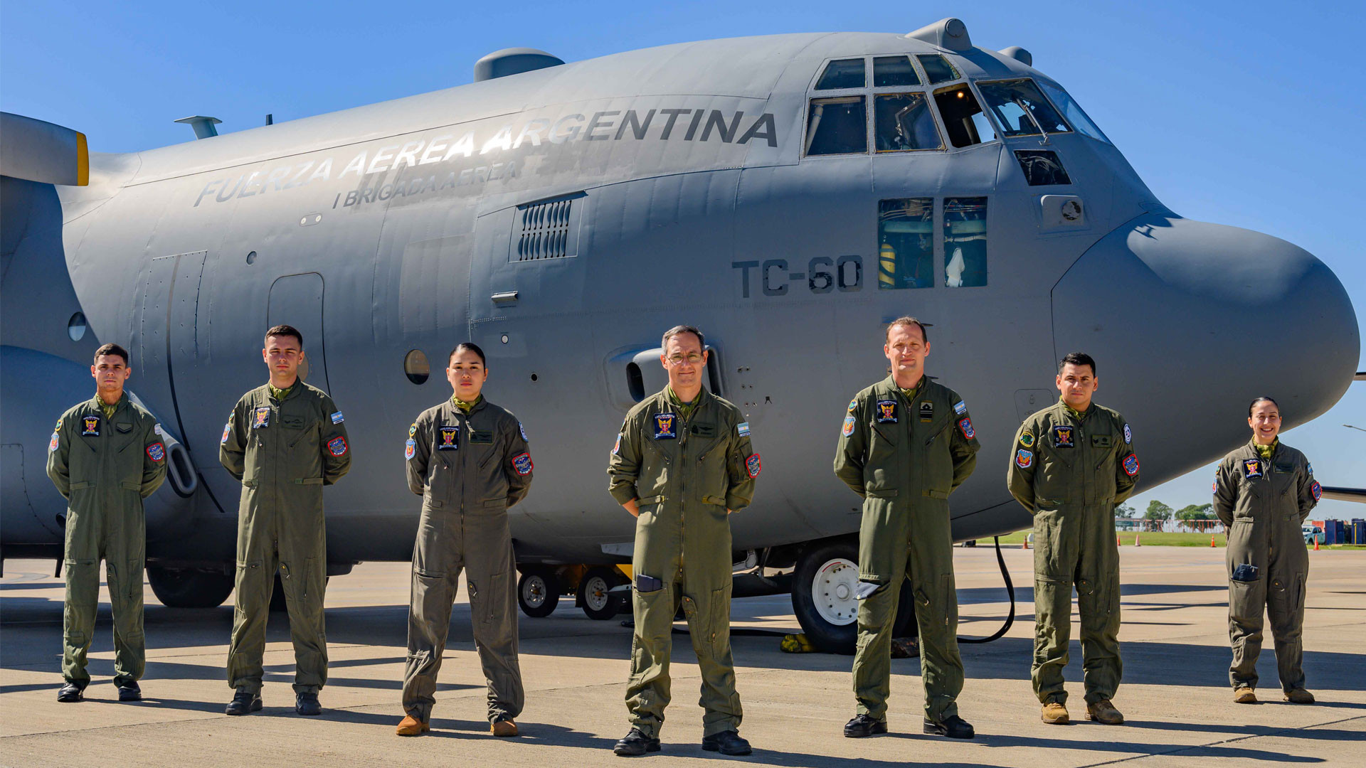 Se realizó la firma del convenio de transferencia del C-130H Hercules TC-60 a la Fuerza Aérea Argentina 2024-c-130-hercules-tc-60-01