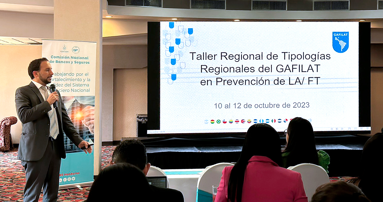 Leandro Ventura, director de Litigios Penales de la UIF durante su exposición ante representantes de los países miembros del GAFILAT.