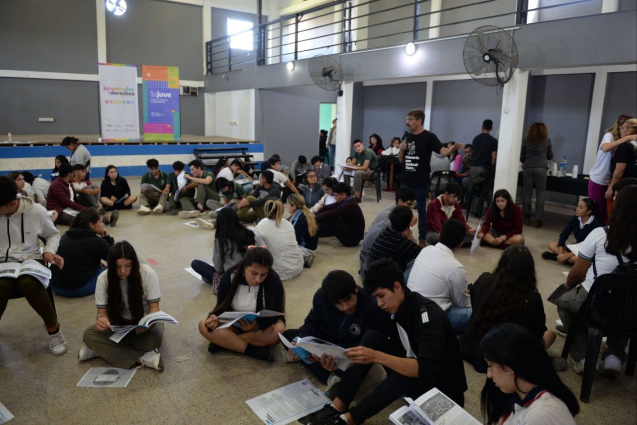 Jovenes en el taller de Juventudes y Derechos en Tucuman