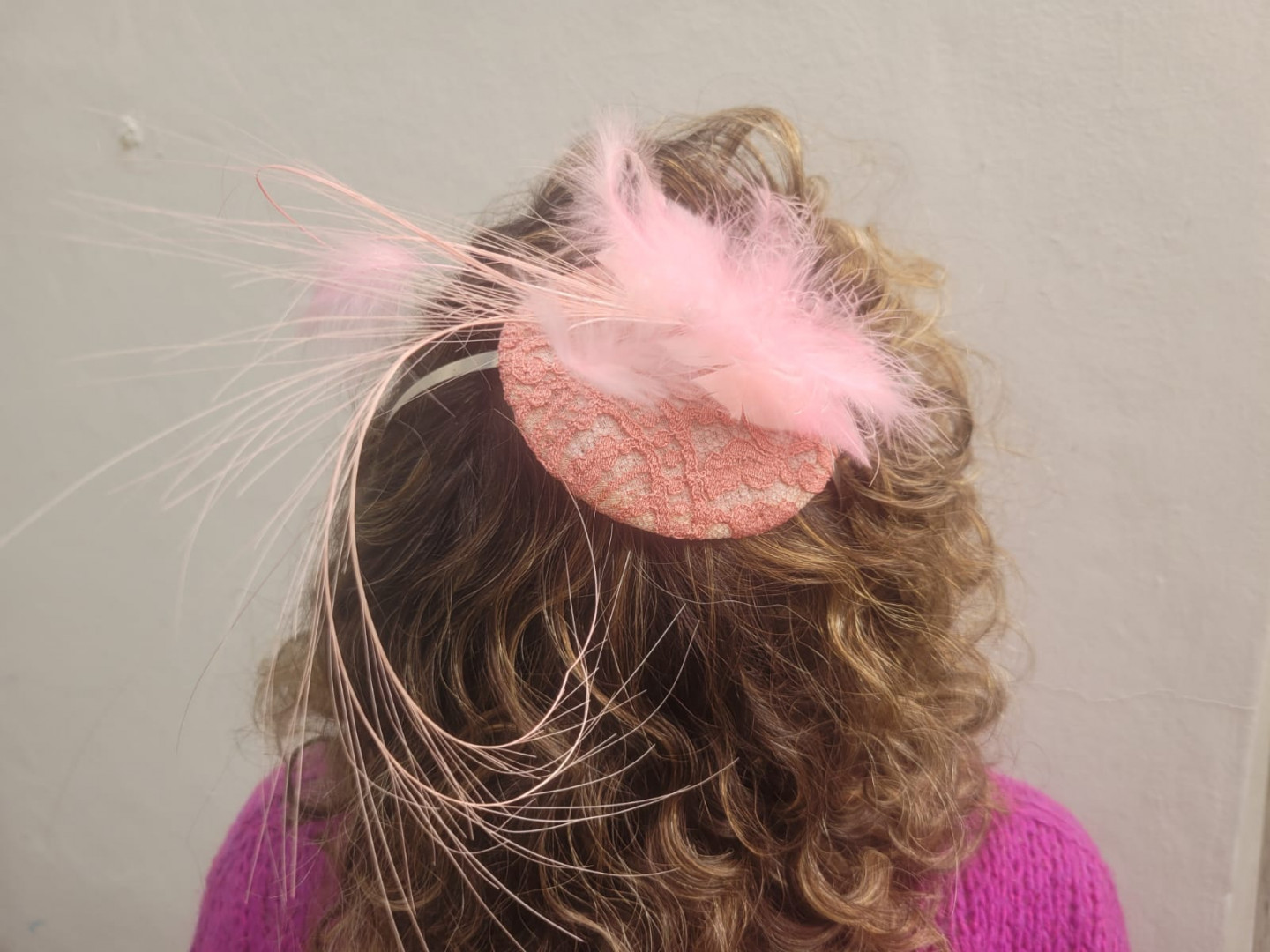 Entre Tocados. El taller se realiza en la sede Chile del Museo Histórico Nacional.